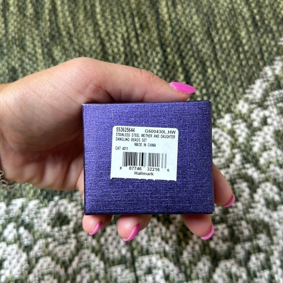 Hallmark • Connections Mother & Daughter Dangling Beads Set - Picture 5 of 5